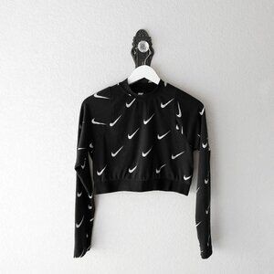 Nike Women’s Size Large Long Sleeve Crop Top Black White Swoosh Logo Pullover